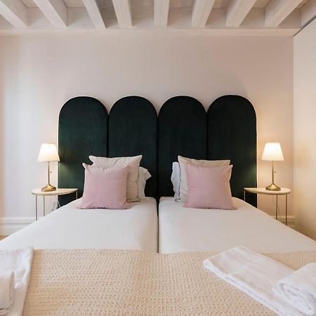 Mouzinho Luxury 3Br Flat L 5 Min Walk To Ribeira By Lovelystay OOporto Exteriör bild